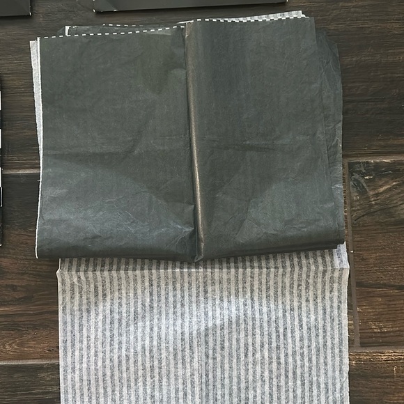 Sephora Shopping Bags with Wrapping Papers - Picture 4 of 4